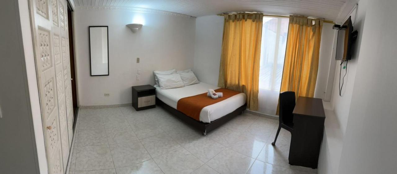 Hotel Embassy Star — Fotos 1